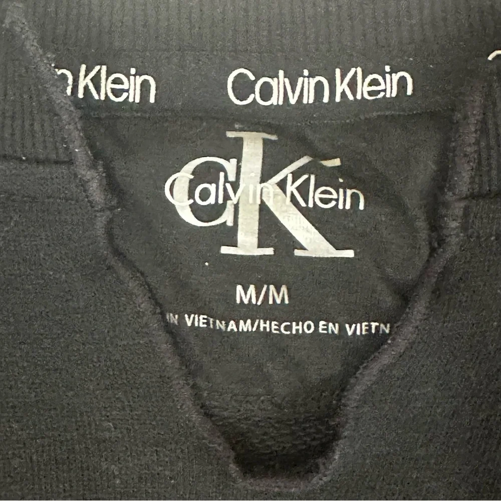 Calvin Klein Crew Neck Sweater. Black & Leopard, women’s size medium - Picture 4 of 4